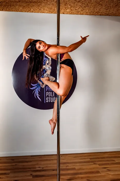 Cours de pole dance ados — Phoenix Pole Studio
